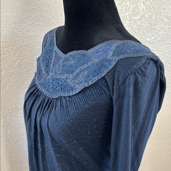 NWT Kimchi & Blue Urban Outfitters Embroidered Navy Long Sleeve Women's Top 0109 - Picture 3 of 6